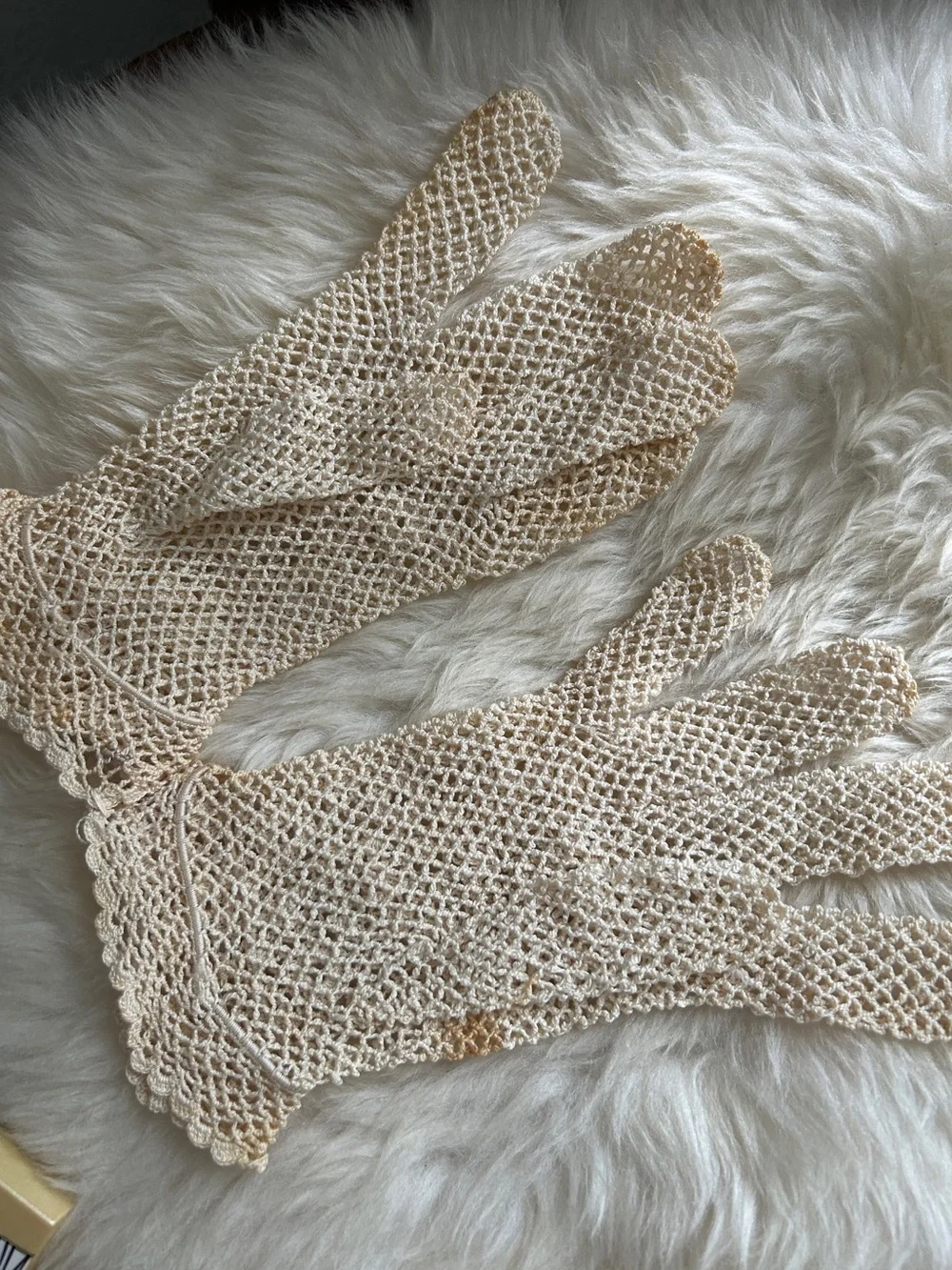 Vintage handmade Crochet Lace Ladies Gloves in Beige